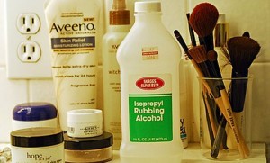 menghilangkan noda alkohol